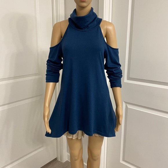 Abi Ferrin Cold Shoulder Long Sleeve Swing Silhouette Tunic Top. Blue. Small. - Picture 1 of 10